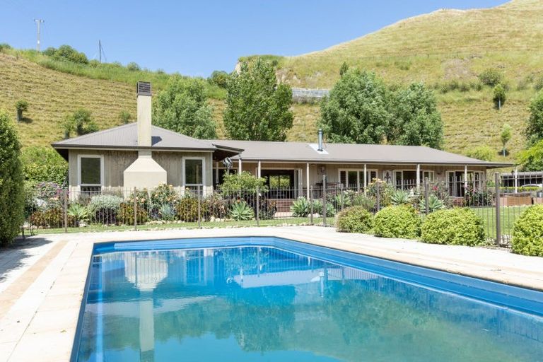 Photo of property in 11 Mangakuri Road, Kairakau, Havelock North, 4295