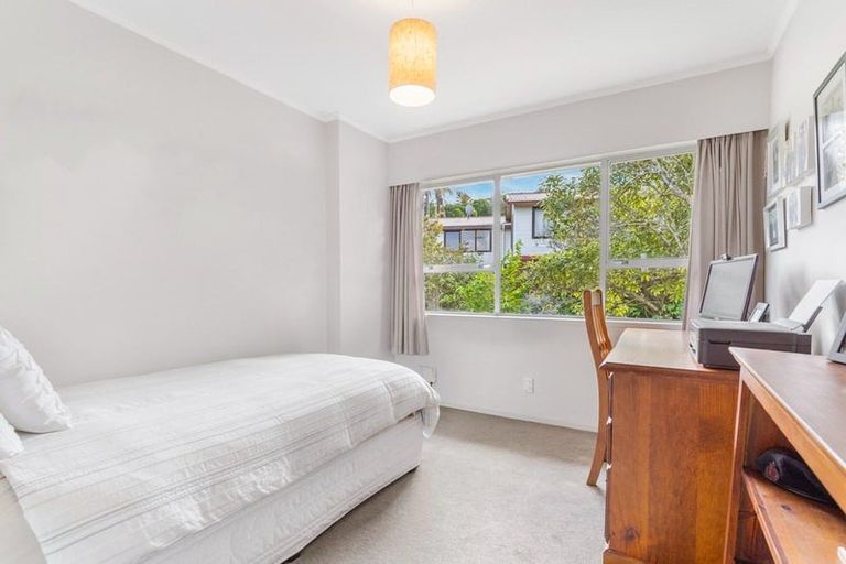 Photo of property in 1/98 Lincoln Park Avenue, Massey, Auckland, 0614