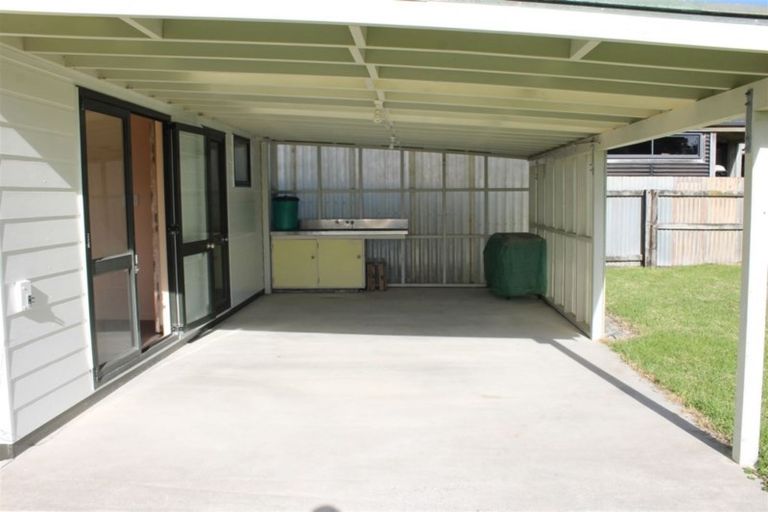 Photo of property in 79 Moana Street, Otaki Beach, Otaki, 5512