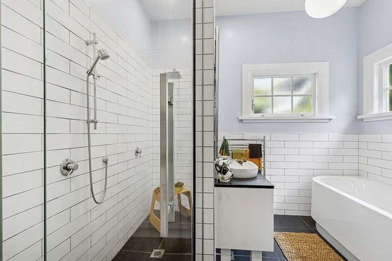 Photo of property in 39 Mills Road, Brooklyn, Wellington, 6021