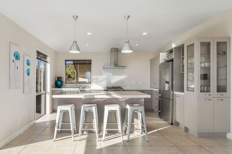 Photo of property in 5 Signal Hill Road, Mount Pleasant, Christchurch, 8081