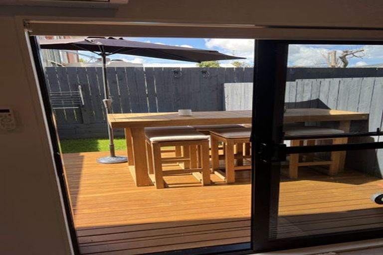 Photo of property in 5/72 Tiraumea Drive, Pakuranga, Auckland, 2010