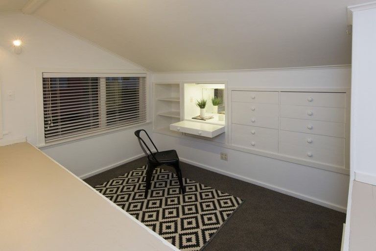 Photo of property in 134 Kelburn Parade, Kelburn, Wellington, 6012