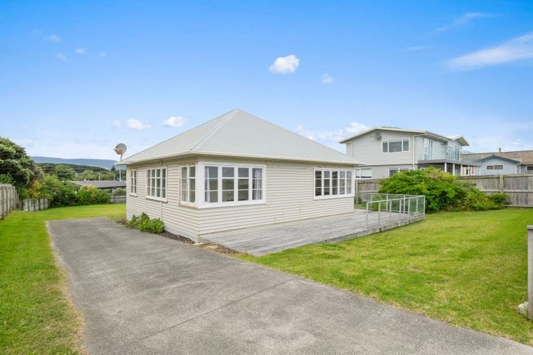 Photo of property in 38 Marine Parade, Otaki Beach, Otaki, 5512