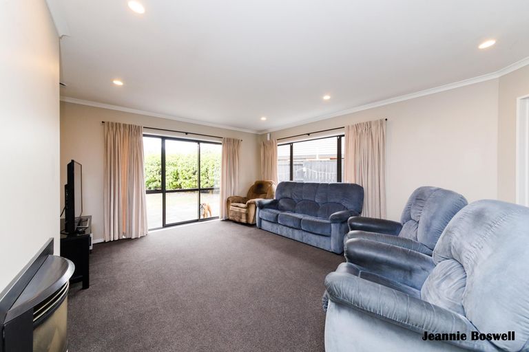 Photo of property in 40 Tennyson Avenue, Kelvin Grove, Palmerston North, 4414