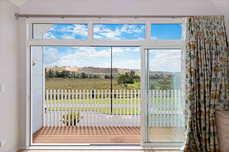 Photo of property in 263 Millwater Parkway, Silverdale, 0932