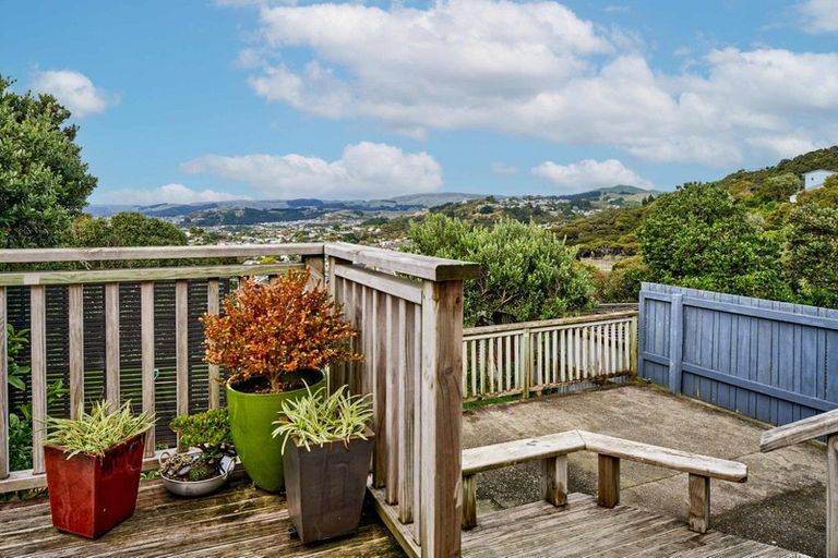 Photo of property in 15 Tirowhanga Road, Paremata, Porirua, 5024