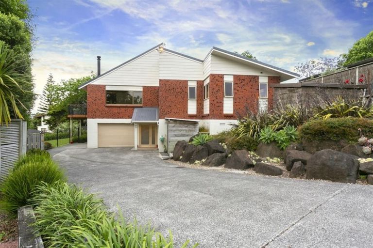 Photo of property in 9a Pendene Place, Forrest Hill, Auckland, 0620