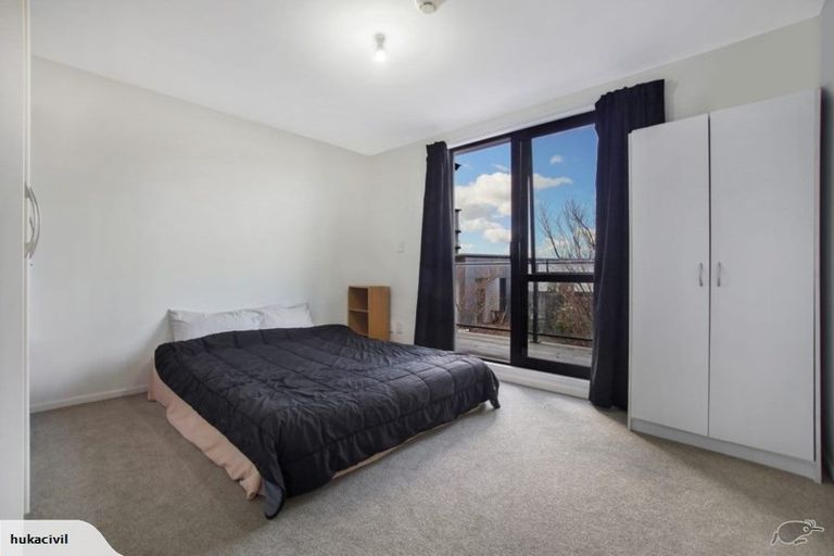 Photo of property in 68 Mountain Road, Henderson Valley, Auckland, 0612