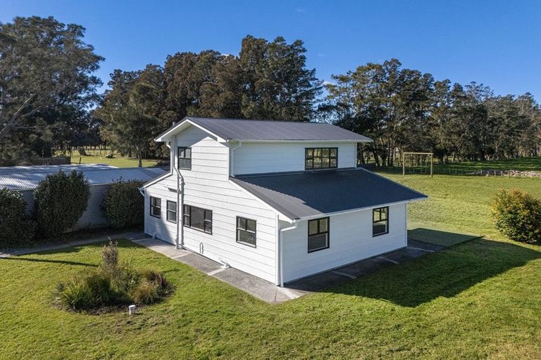 Photo of property in 42 Rimmer Road, Helensville, 0875