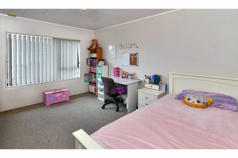 Photo of property in 1/11 Zurich Place, Weymouth, Auckland, 2103