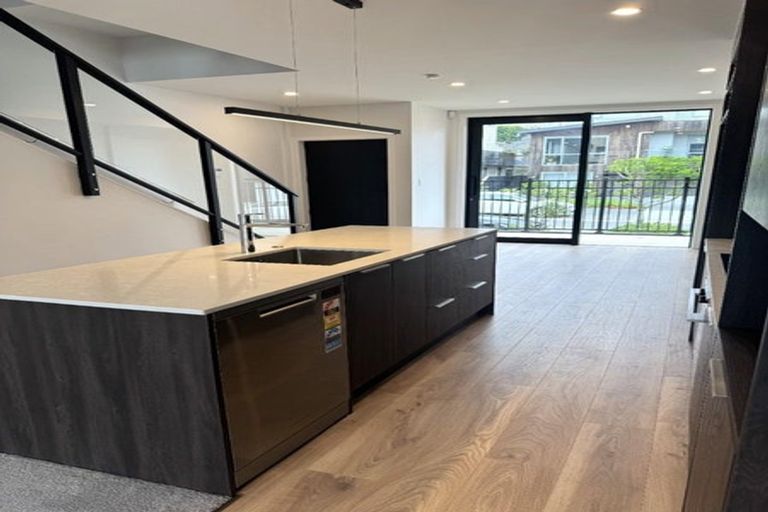 Photo of property in 9/19 Windlass Street, Long Bay, Auckland, 0630