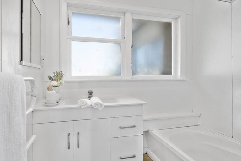 Photo of property in 6 Titoki Place, Pomare, Rotorua, 3015