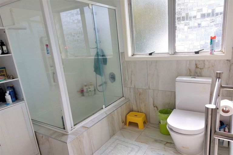 Photo of property in 14 Aralia Road, Sunnynook, Auckland, 0620