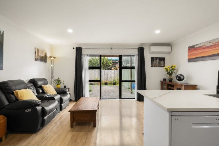 Photo of property in 5/17 Harbour View Road, Te Atatu Peninsula, Auckland, 0610