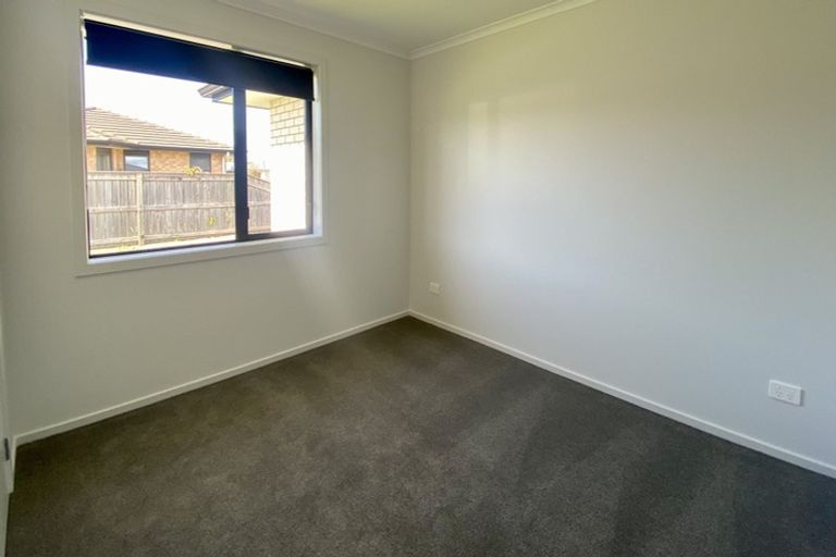 Photo of property in 16 Austin Reid Avenue, Carterton, 5713