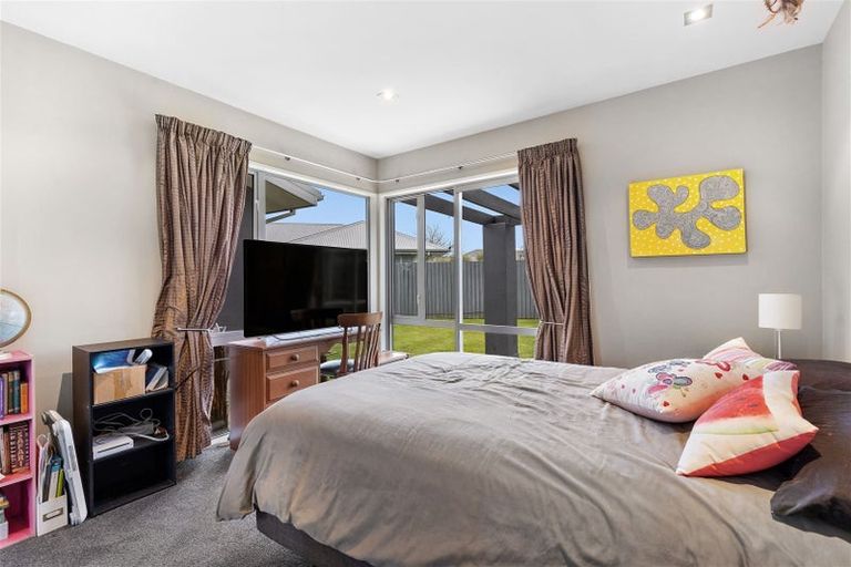 Photo of property in 7 Corsican Grove, Parklands, Christchurch, 8083