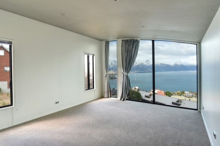 Photo of property in 11 Caples Place, Fernhill, Queenstown, 9300