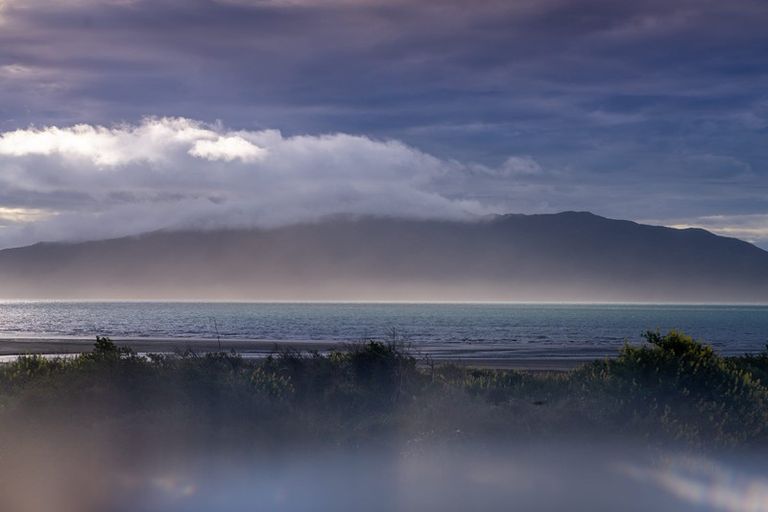 Photo of property in 43 Field Way, Waikanae Beach, Waikanae, 5036