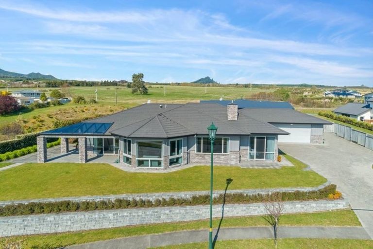 Photo of property in 30 Pukenamu Road, Rainbow Point, Taupo, 3330