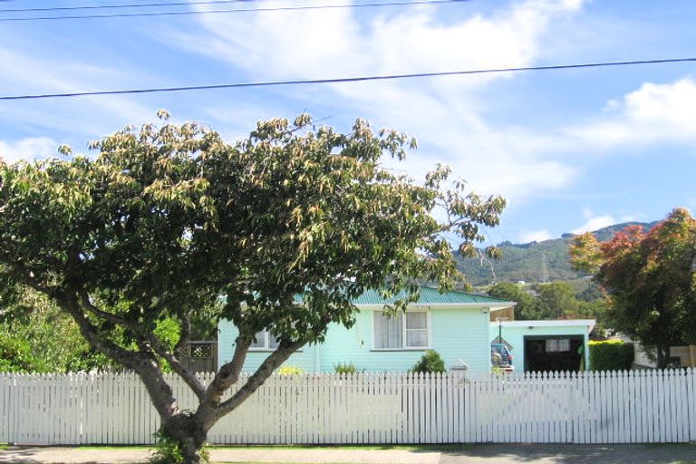 Photo of property in 30 Mary Crescent, Elderslea, Upper Hutt, 5018