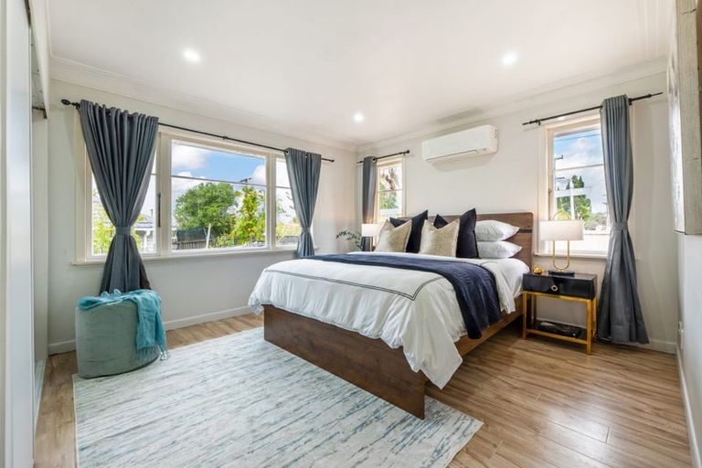 Photo of property in 10 Beaubank Road, Kelston, Auckland, 0602