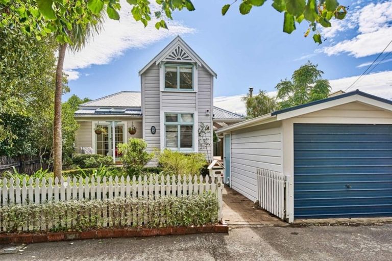 Photo of property in 9 Mahoe Street, Eastbourne, Lower Hutt, 5013