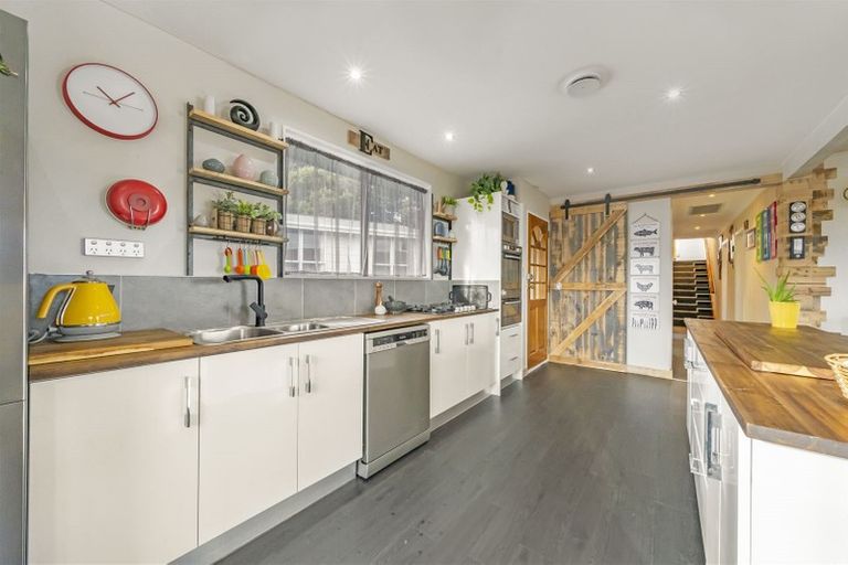 Photo of property in 4 Greenwich Grove, Stokes Valley, Lower Hutt, 5019