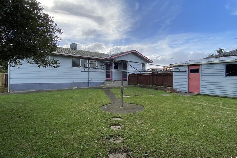 Photo of property in 11 Ewbank Place, Manurewa, Auckland, 2102