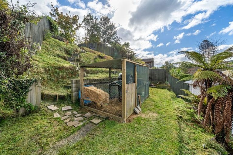 Photo of property in 20 Jocelyn Crescent, Pinehaven, Upper Hutt, 5019