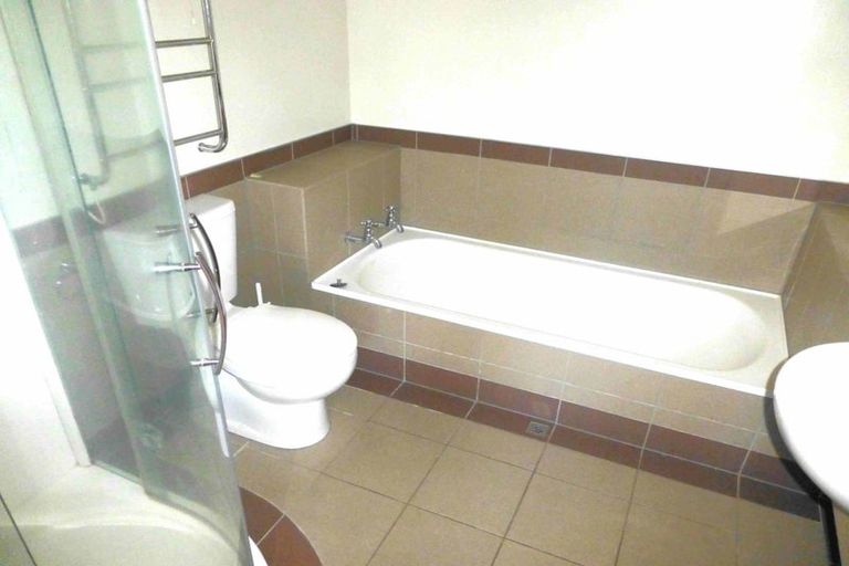 Photo of property in Pirie Street Townhouses, 28/35 Pirie Street, Mount Victoria, Wellington, 6011