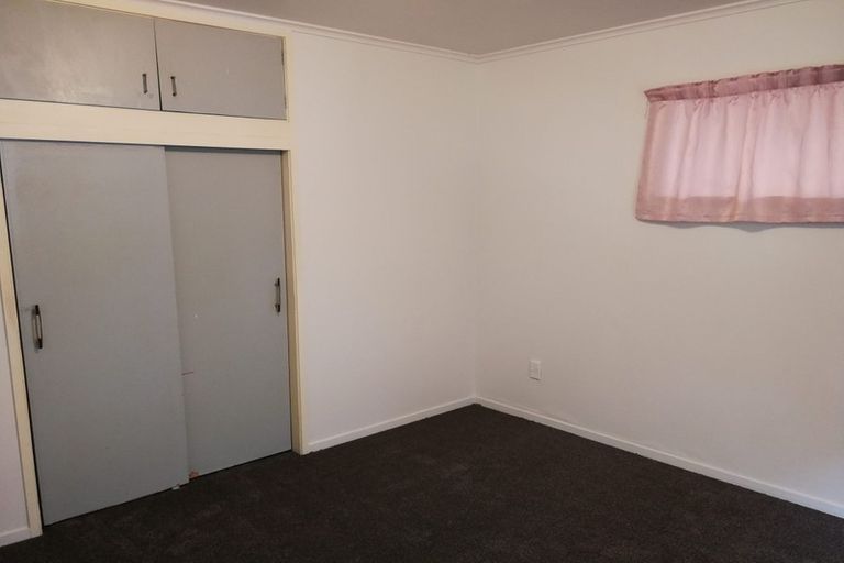 Photo of property in 23 Edgeworth Road, Glenfield, Auckland, 0629