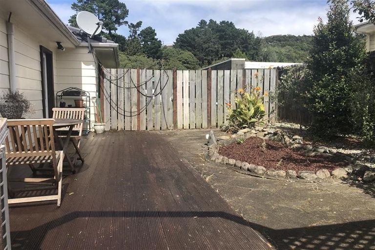 Photo of property in 2 Bogle Grove, Stokes Valley, Lower Hutt, 5019