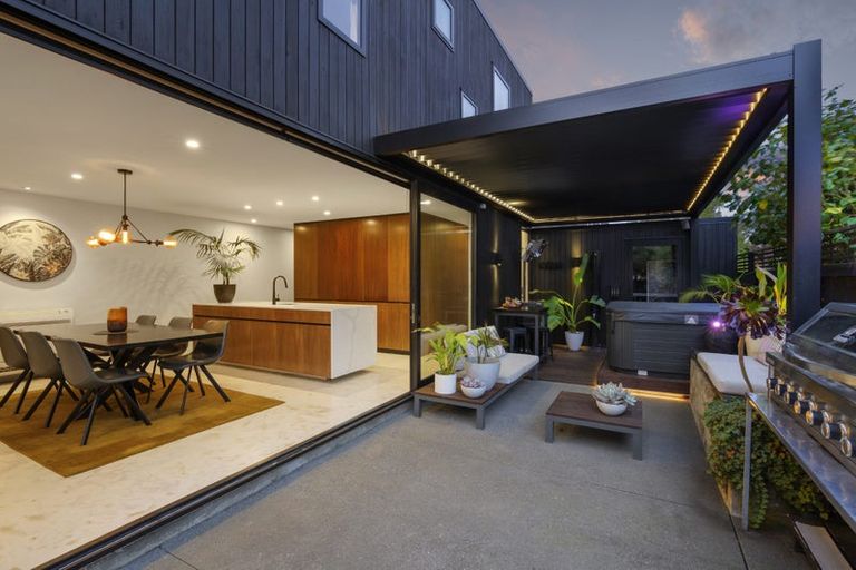 Photo of property in 12 Edgeware Road, St Albans, Christchurch, 8014