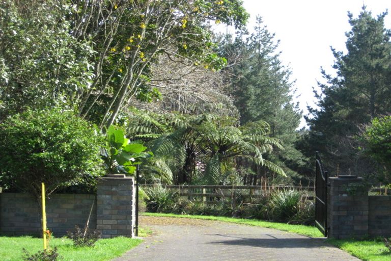 Photo of property in 4 Byron Place, Whalers Gate, New Plymouth, 4310