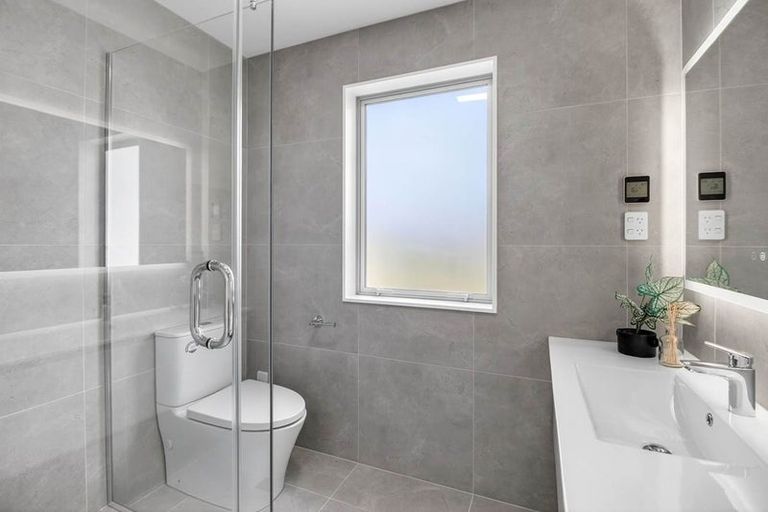 Photo of property in 7d Maroubra Place, Botany Downs, Auckland, 2010