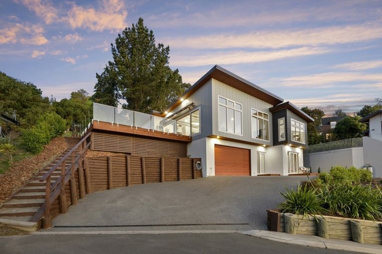 Photo of property in 16 Kiteroa Place, Cashmere, Christchurch, 8022