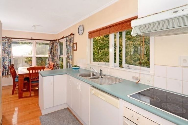 Photo of property in 2/527 Glenfield Road, Glenfield, Auckland, 0629