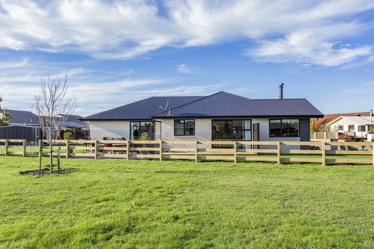 Photo of property in 33 Seadown Crescent, Amberley, 7410