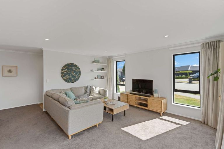 Photo of property in 16 Luxembourg Crescent, Halswell, Christchurch, 8025