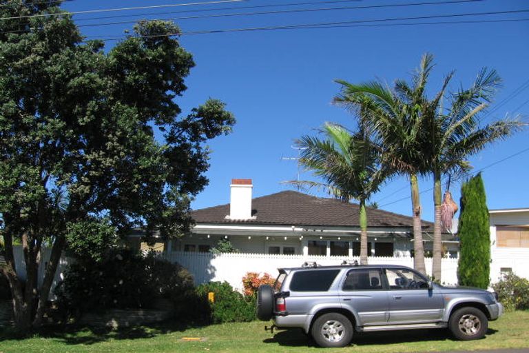 Photo of property in 23 Ocean View Road, Milford, Auckland, 0620