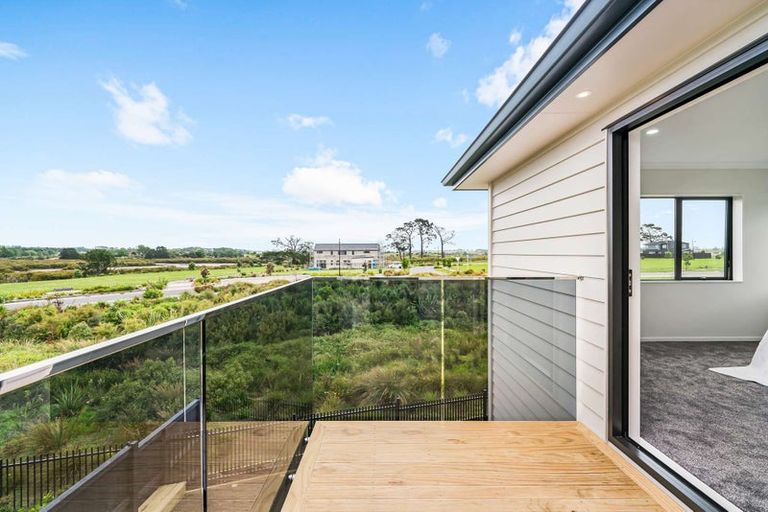 Photo of property in 5 Seagreen Avenue, Rosehill, Papakura, 2113