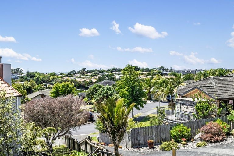 Photo of property in 11 Mackwell Road, Fairview Heights, Auckland, 0632