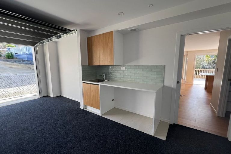 Photo of property in 62a Vandeleur Avenue, Birkdale, Auckland, 0626