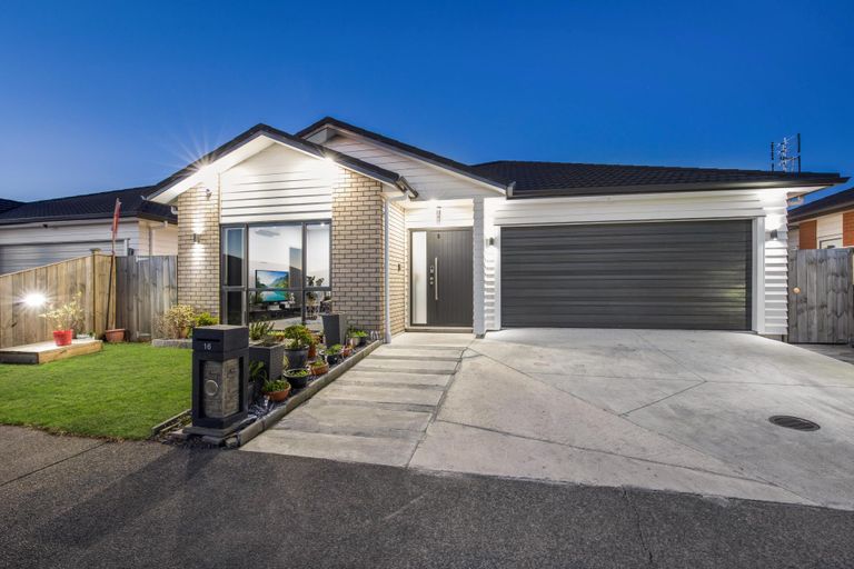 Photo of property in 16 Black Beech Crescent, Takanini, 2110