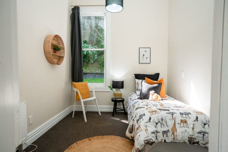 Photo of property in 58 Fairview Crescent, Kelburn, Wellington, 6012