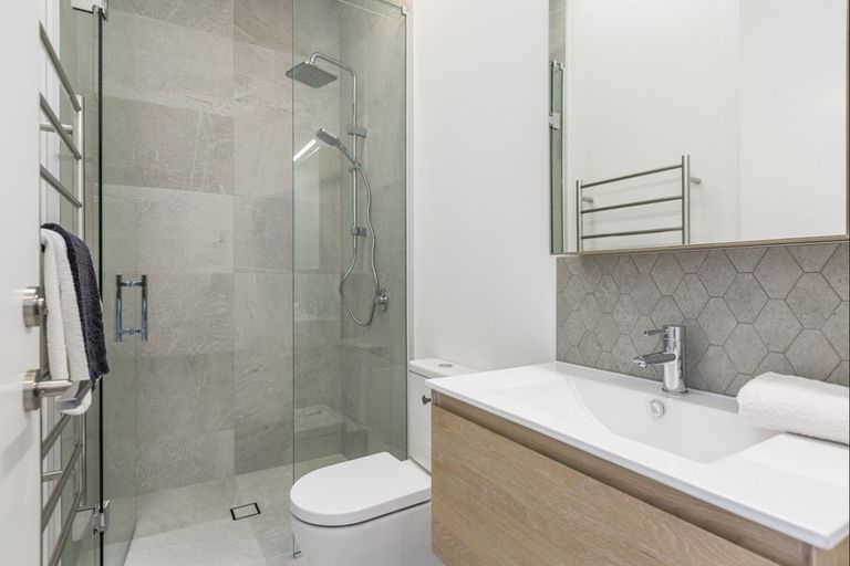 Photo of property in 5/14 Tamariki Avenue, Orewa, 0931