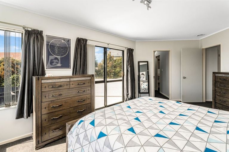 Photo of property in 21 Joseph Banks Drive, Whitby, Porirua, 5024