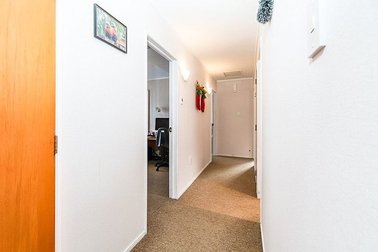 Photo of property in 24 Tiverton Crescent, Whalers Gate, New Plymouth, 4310