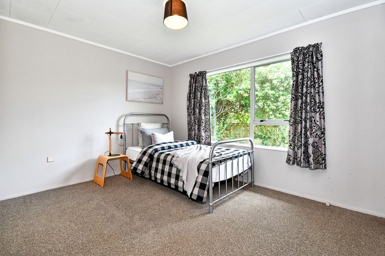 Photo of property in 10 Seaview Rise, Waiuku, 2123